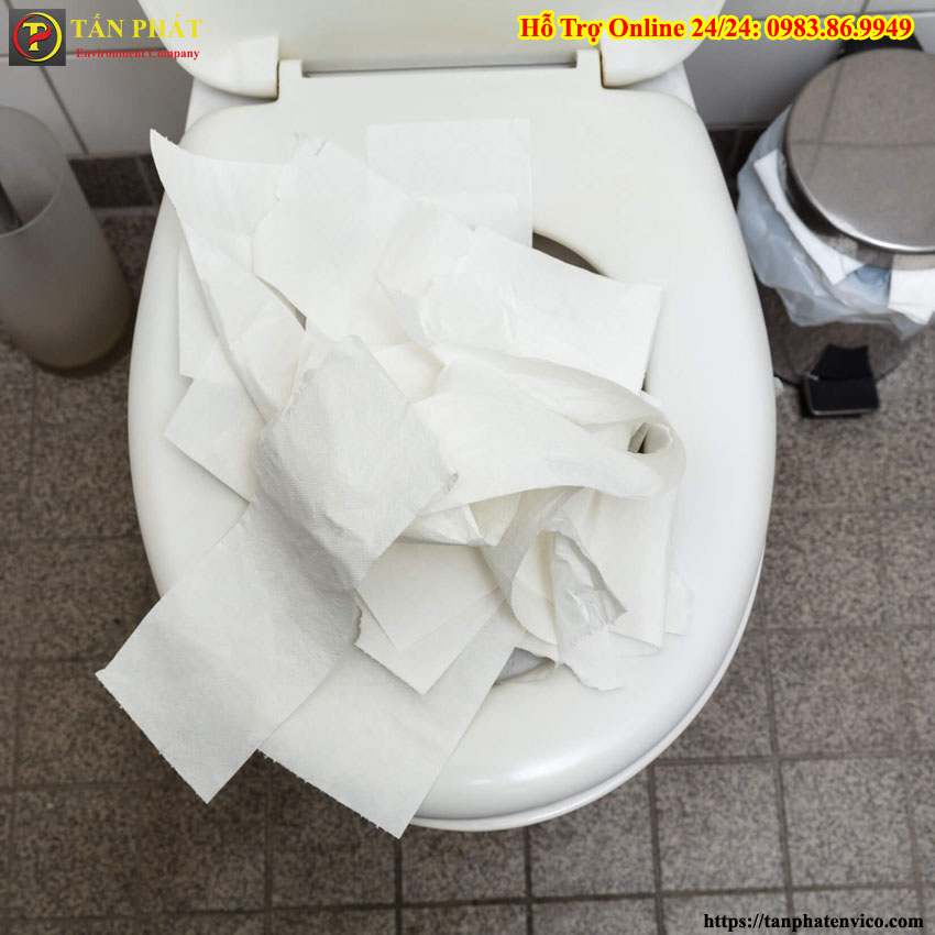 dấu hiệu bồn cầu bị tắc giấy vệ sinh