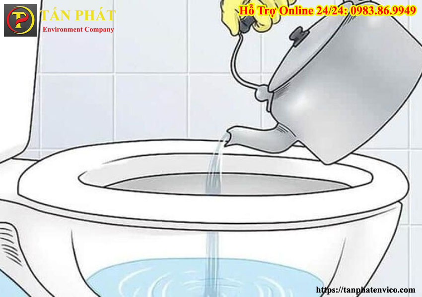 cách thông tắc bồn cầu bằng nước nóng
