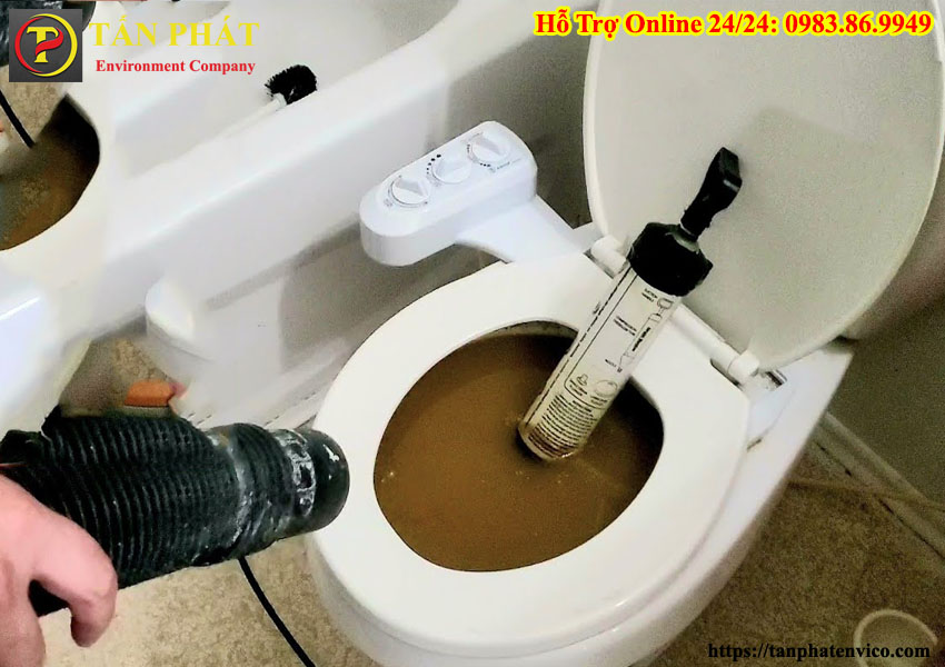 cách thông tắc bồn cầu bị tắc vật cứng