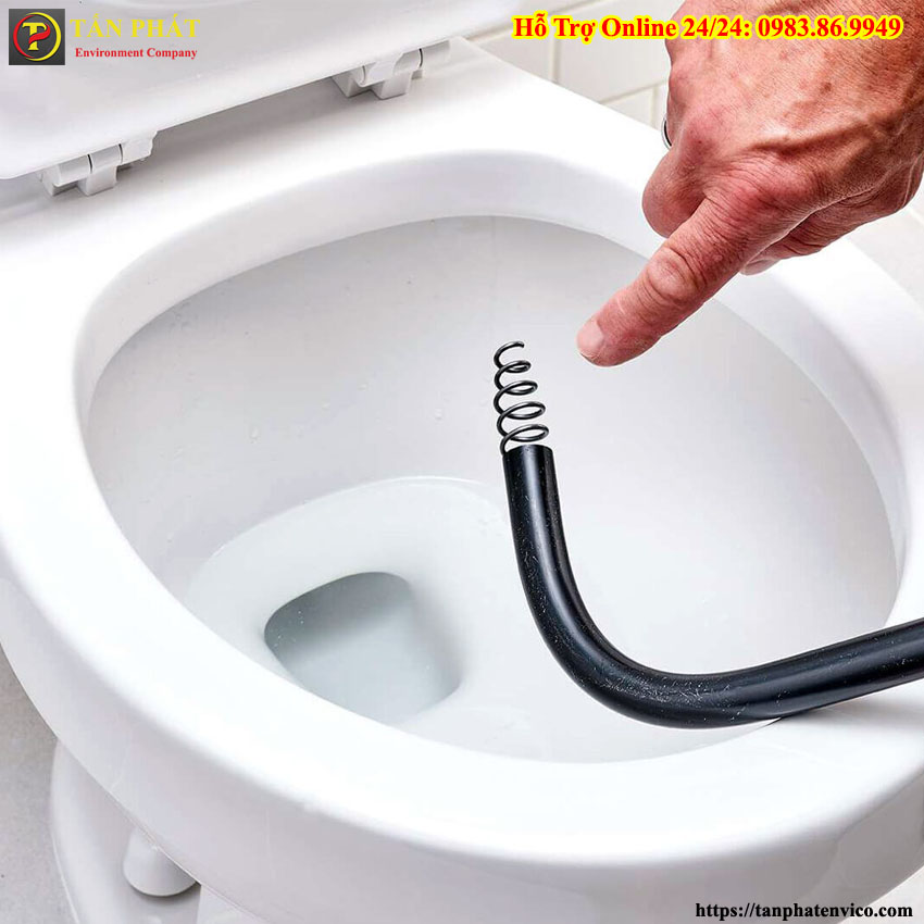 cách thông tắc bồn cầu bị tắc vật cứng