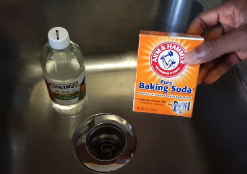 cách thông tắc chậu rửa bát bằng banking soda và giấm