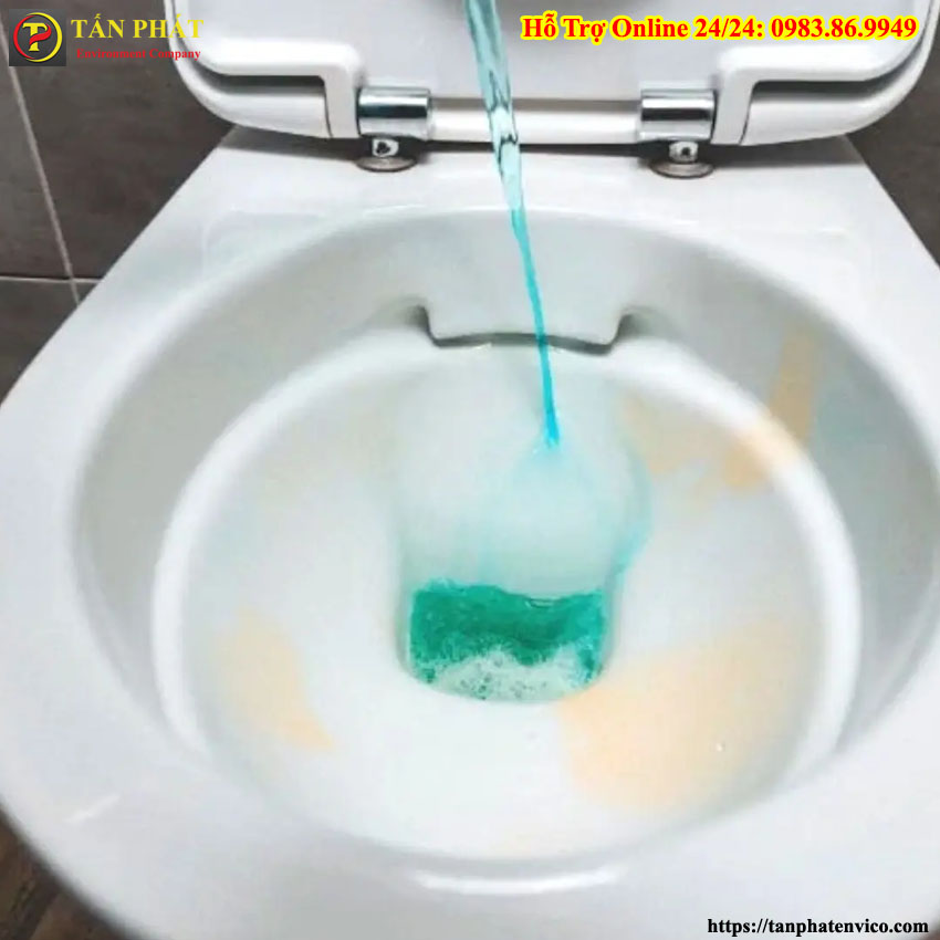 cách thông tắc bồn cầu bằng nước rửa chén