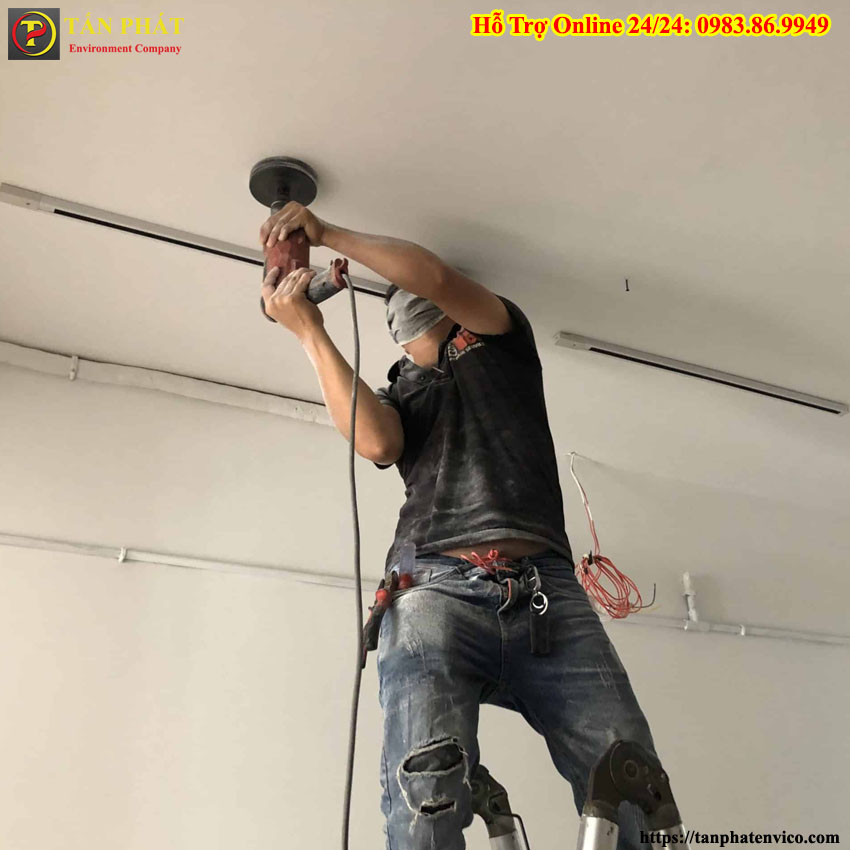 Cách tháo bóng đèn LED bán nguyệt