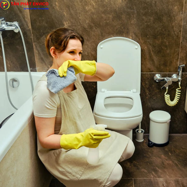 Tấn Phát Envico khử mùi hôi cống nhà vệ sinh