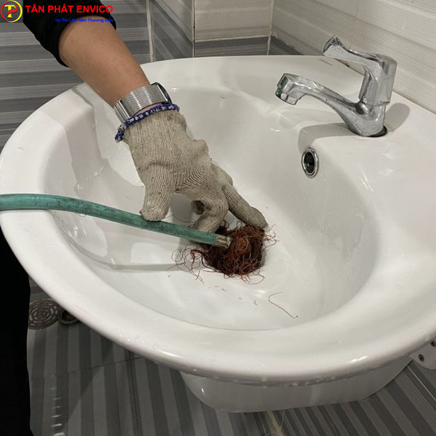 Tấn Phát Envico thông tắc bồn rửa mặt
