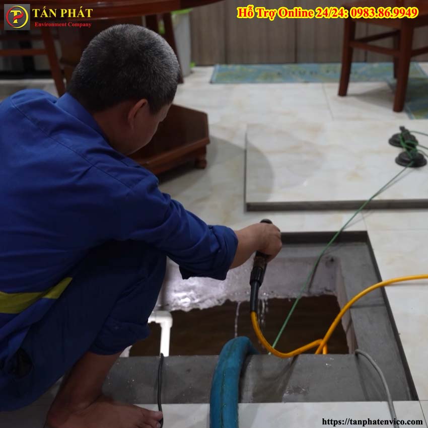 thau rửa bể nước sạch cho gia đình