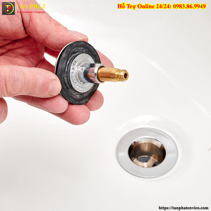 Nút thoát nước bồn tắm bị kẹt