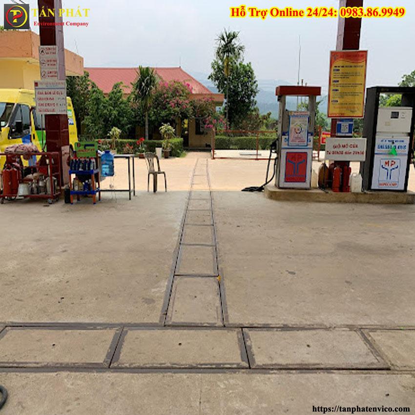 rãnh nước cây xăng bị tắc