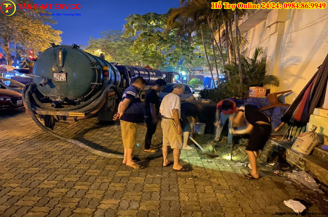 hút bể phốt ban đêm